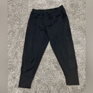 Under Armor Women’s Fleece Joggers
Women’s Large 
Black